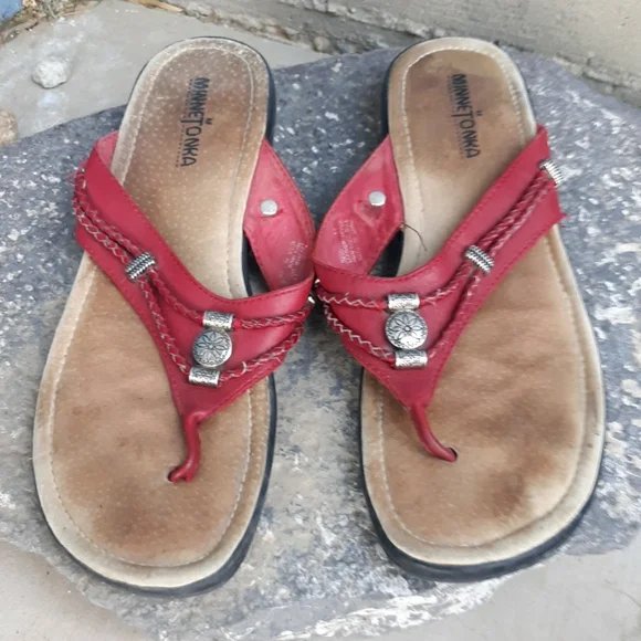 Minnetonka women's leather slip on sandal thong size 11. Western, boho. - Picture 2 of 5